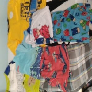 4pairs size 4 boys pajamas (2 mismatched)